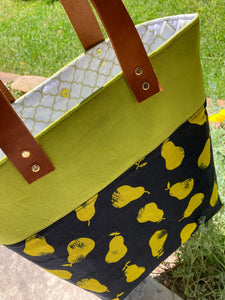 Caravan Tote Pears