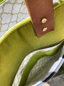 Caravan Tote Pears